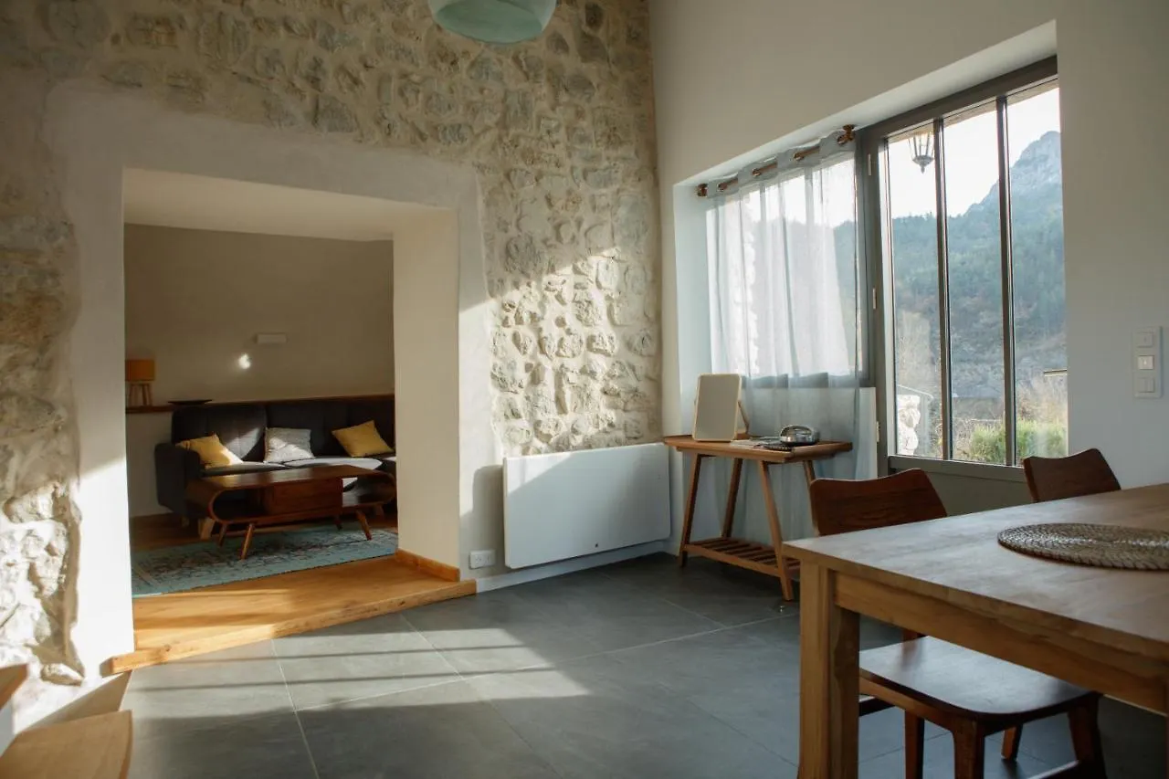 Holiday home La Tete Dans Les Nuages Et Les Pieds Dans L'Eau Villa Saint-Benoit-en-Diois